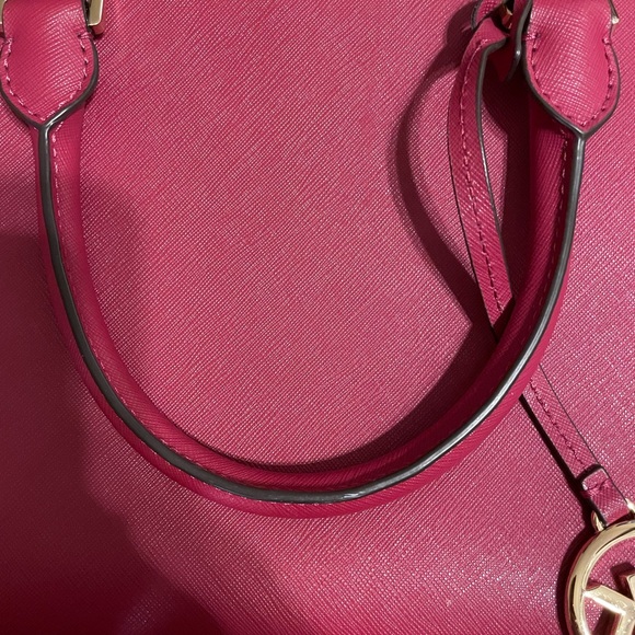 Cute Michael Kors bag in a raspberry color - Picture 11 of 16